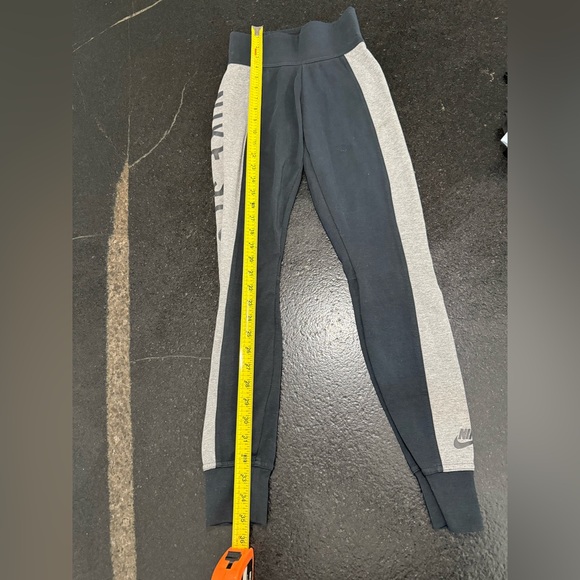 Nike Women's XS Black Gray Leggings Logo Nike Sportswear Down Leg - Picture 8 of 15